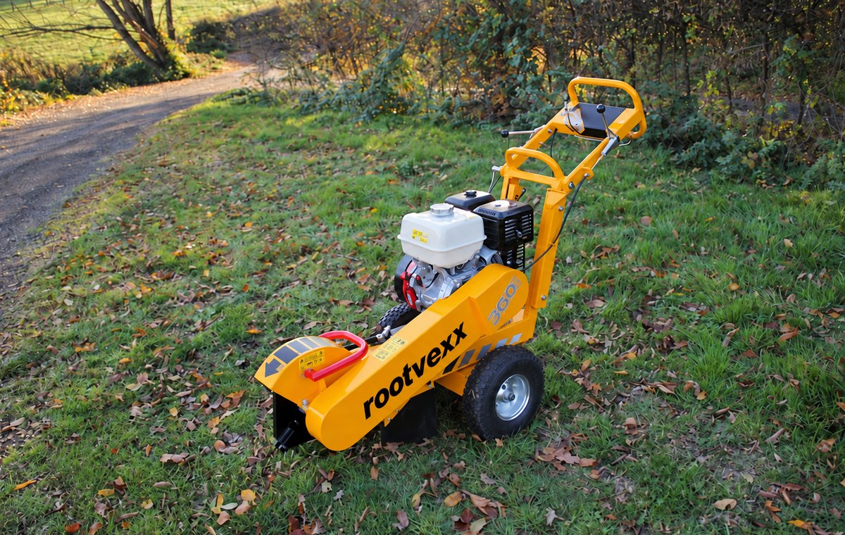 360 SW stump grinder, three-quarter view on grass