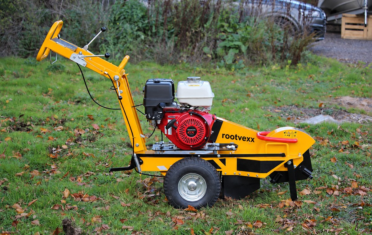 360 SW stump grinder, side profile with the engine and handlebar