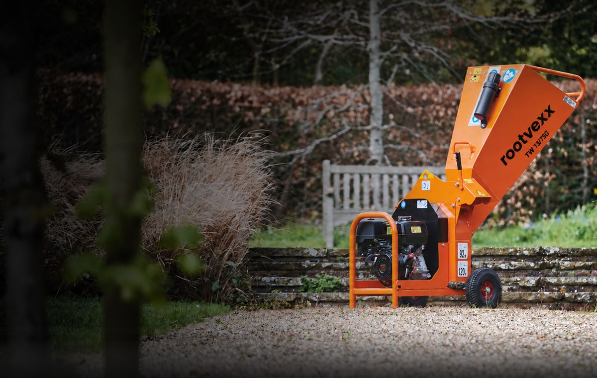 TW 13/75G petrol wood chipper, hero view of the chipper on a drive
